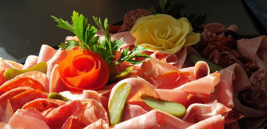 Buffet campagnard traditionnel charcuterie fromage