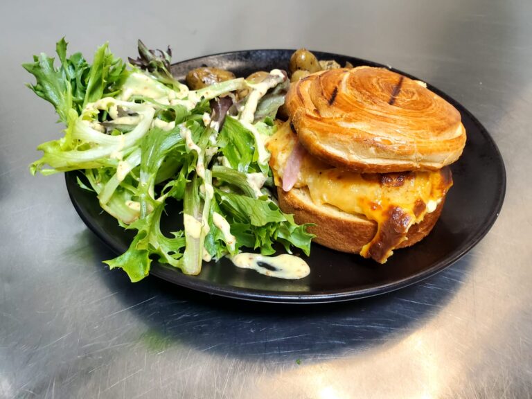 Burger Feuilleté Restaurant Saint Priest